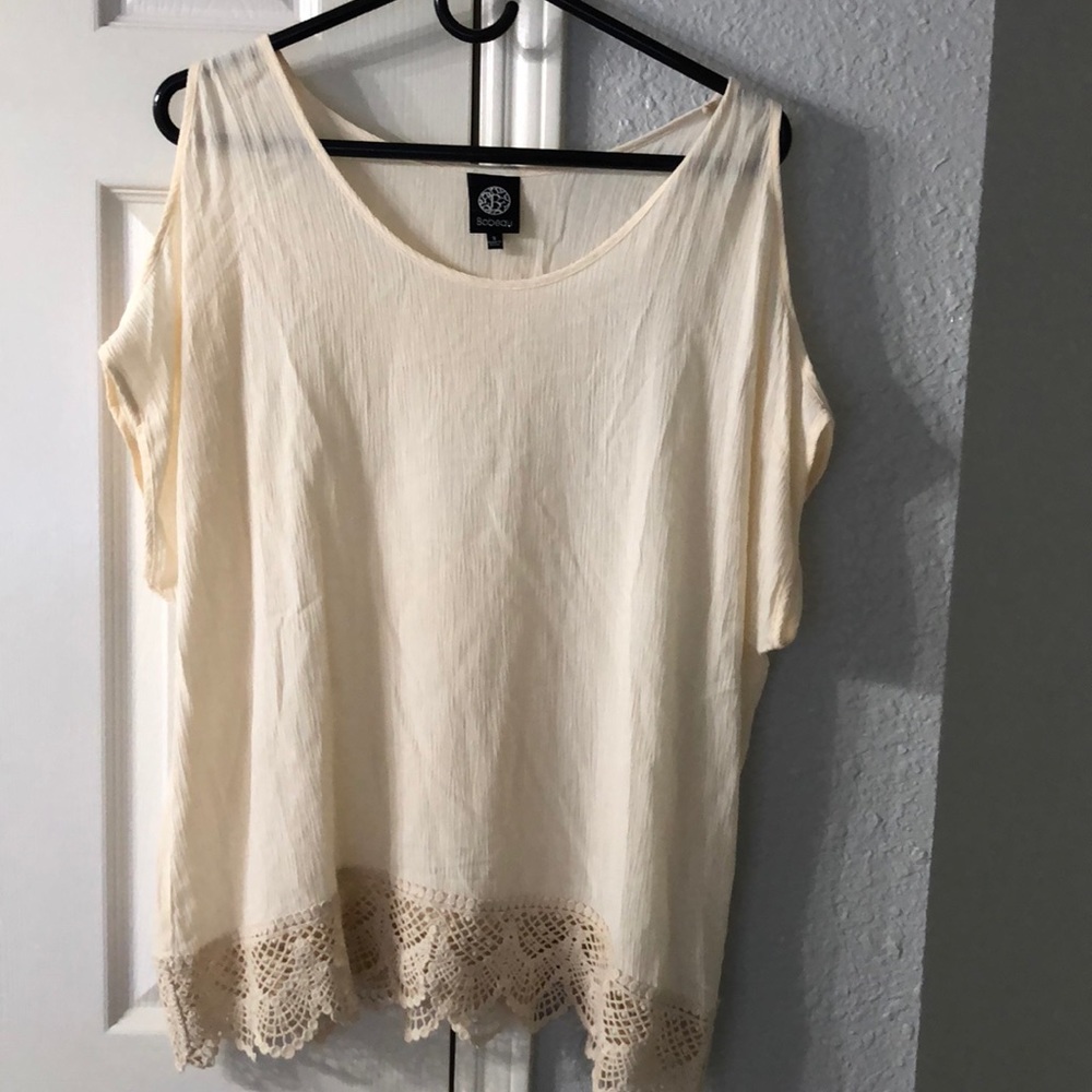 Bobeau Cold Shoulder Top